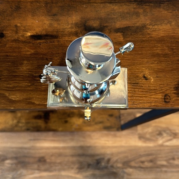 METAL SNOWMAN HOLDING CHRISTMAS TREE CHRISTMAS STOCKING HOLDER - - Picture 2 of 5